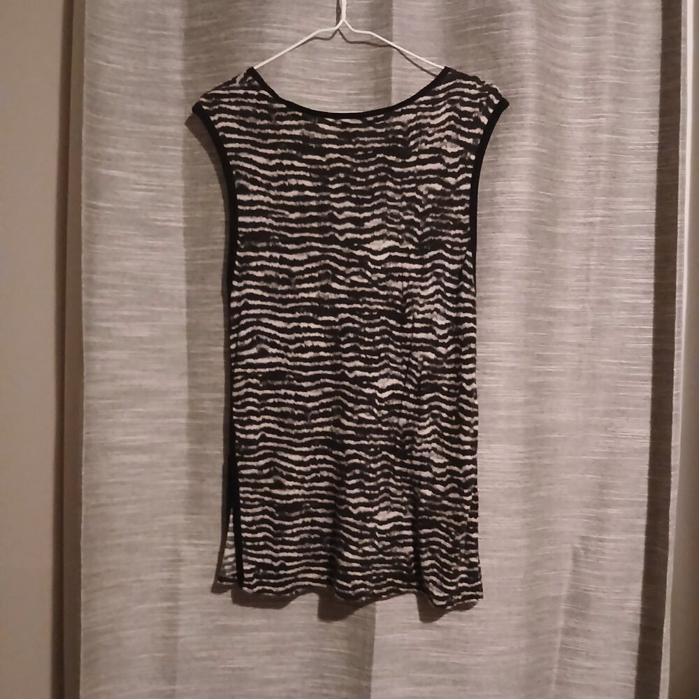 Tank - Picture 2 of 4